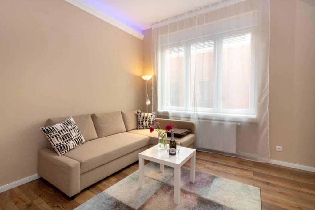 Nice And Cozy Apartment Next To The Parliament Budapest Exterior foto