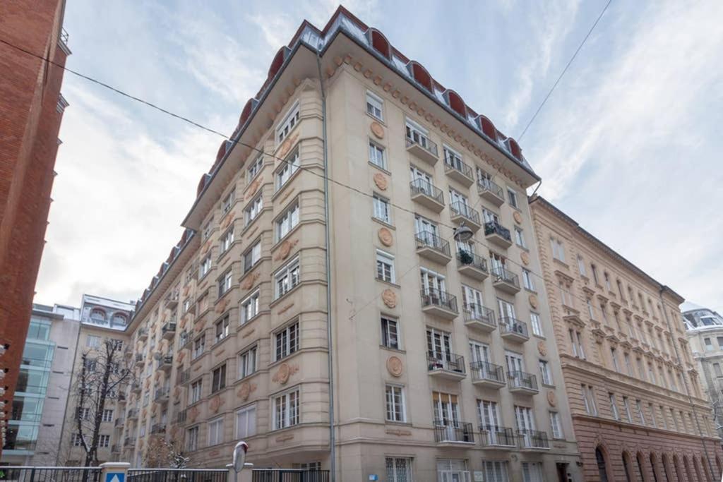 Nice And Cozy Apartment Next To The Parliament Budapest Exterior foto