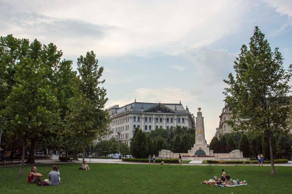 Nice And Cozy Apartment Next To The Parliament Budapest Exterior foto