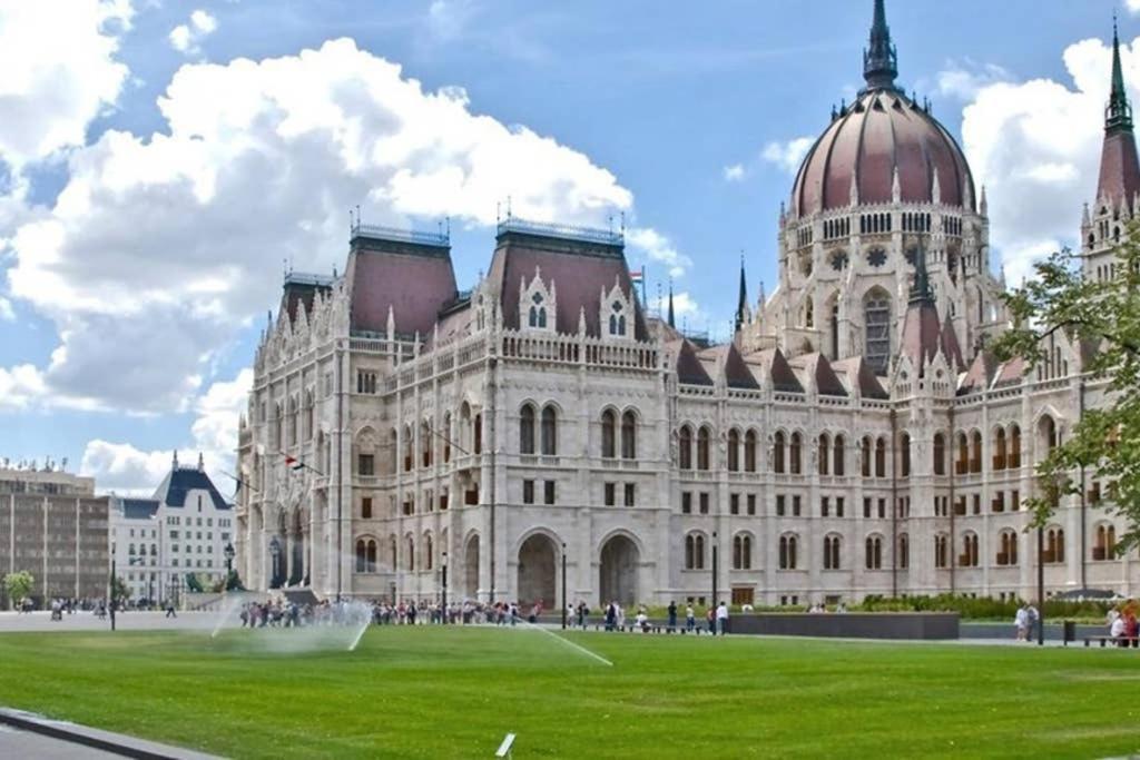 Nice And Cozy Apartment Next To The Parliament Budapest Exterior foto