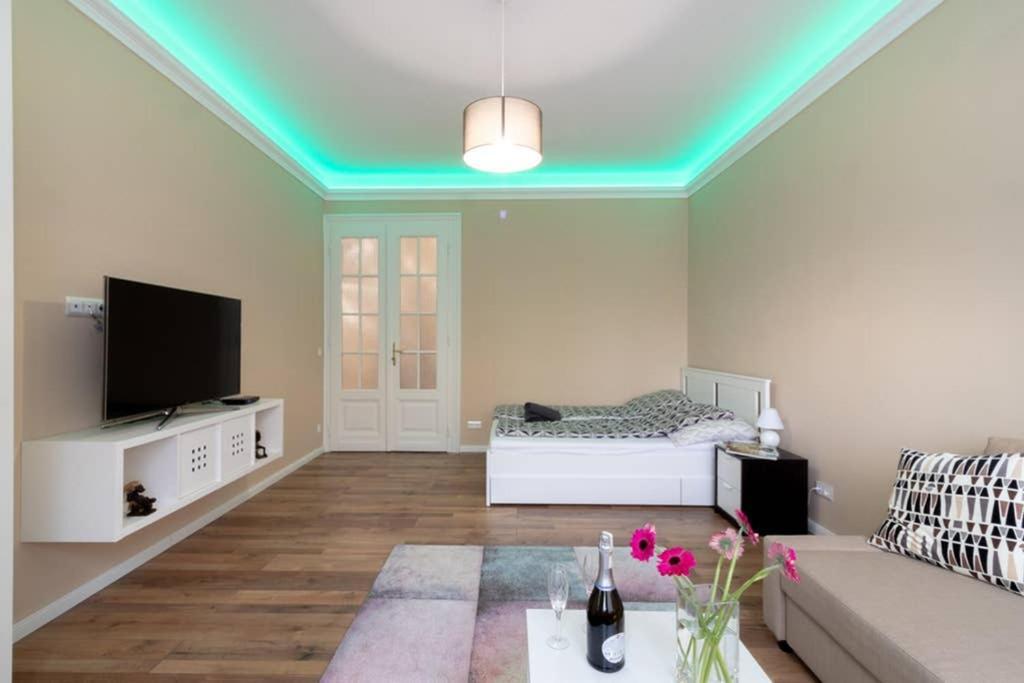 Nice And Cozy Apartment Next To The Parliament Budapest Exterior foto
