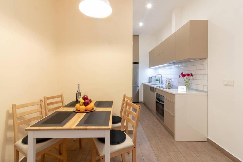 Nice And Cozy Apartment Next To The Parliament Budapest Exterior foto